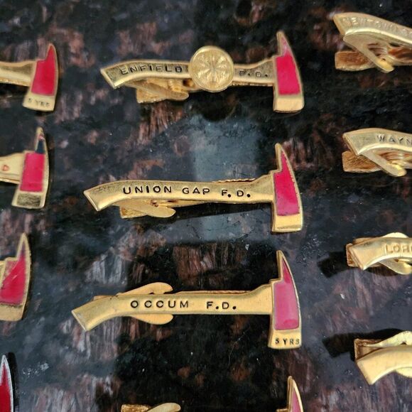 Lot of 18 CT Town Vintage Fireman Axe Bar Hook Fast Tie Money Firefighter Clips - Picture 9 of 11